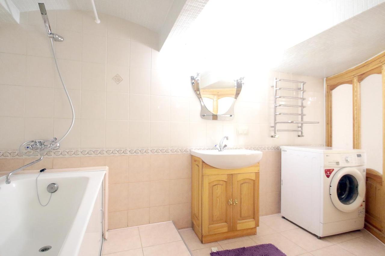 Pro Apartments 12213 Lviv Ngoại thất bức ảnh